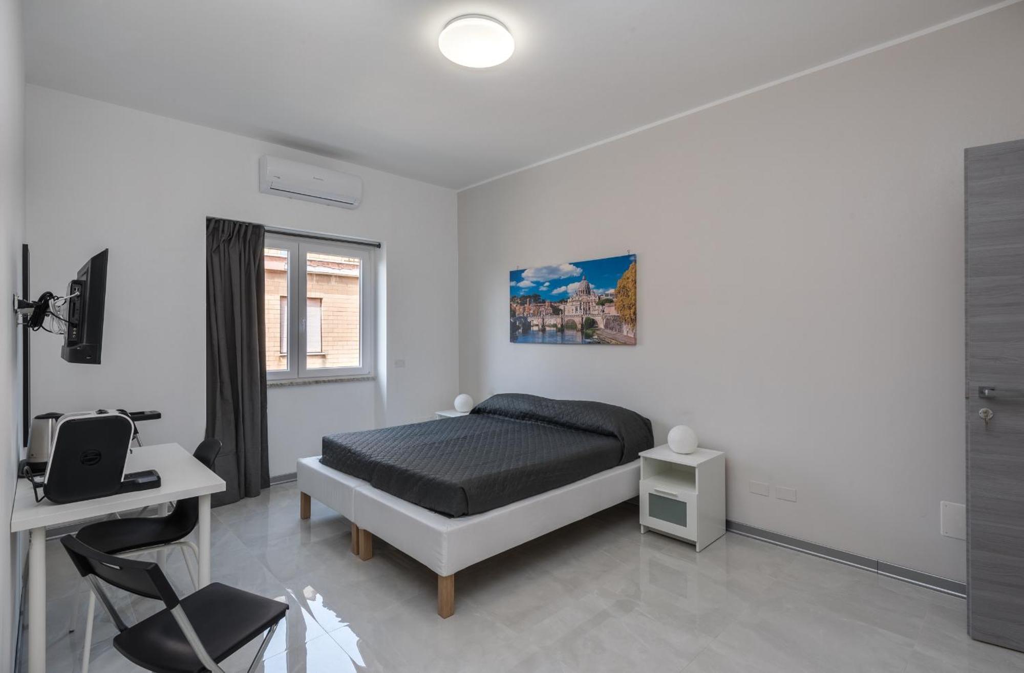 Travelershome Ciampino Airport Guesthouse 600M To Airport 외부 사진