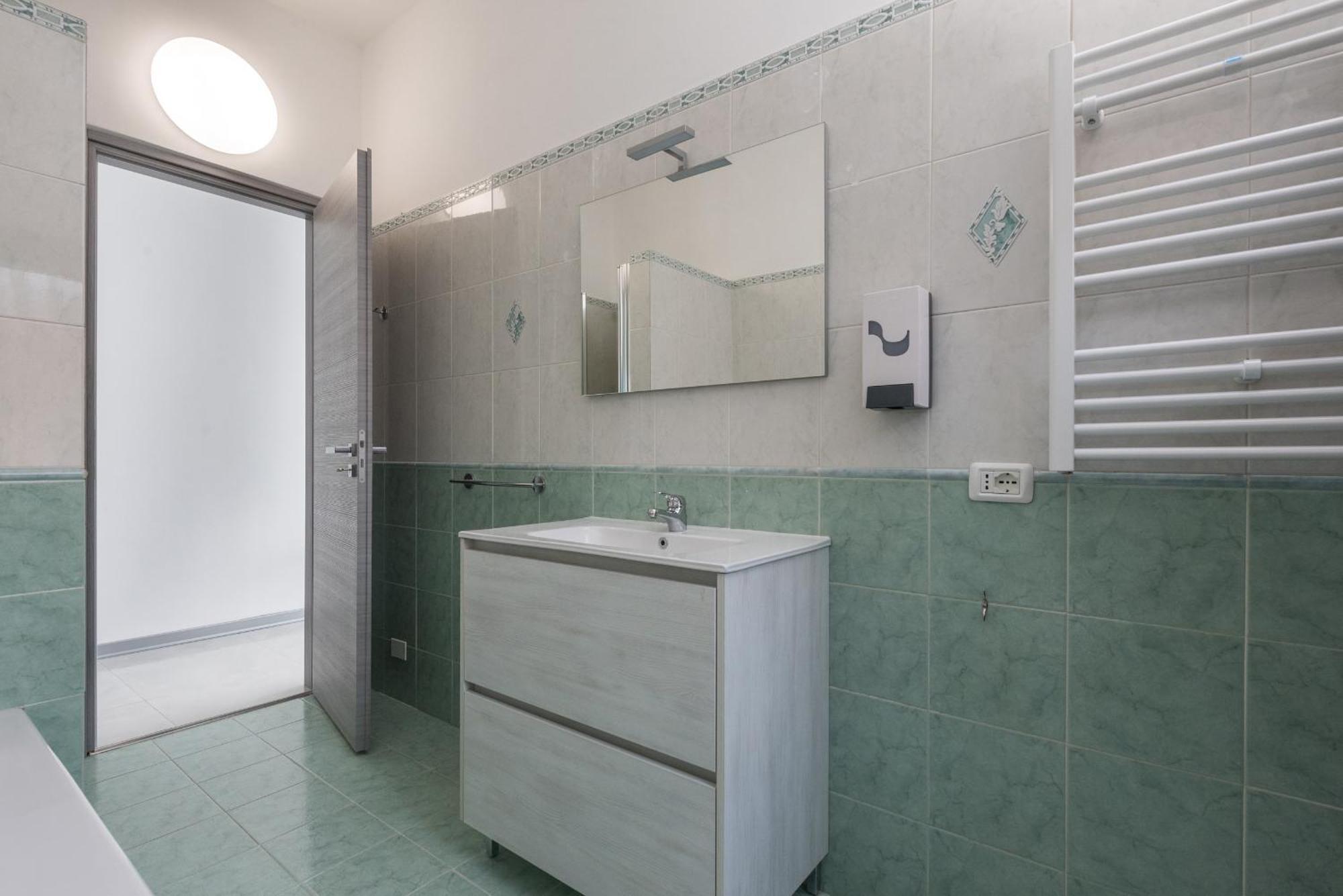 Travelershome Ciampino Airport Guesthouse 600M To Airport 외부 사진