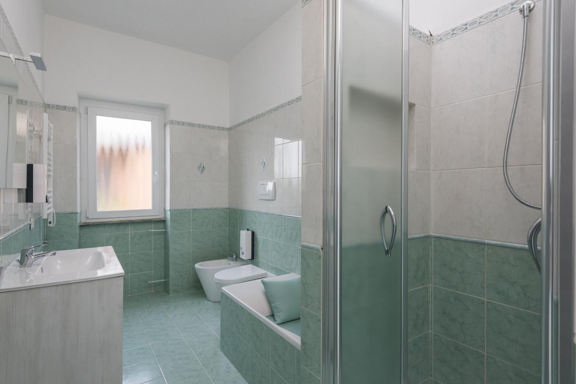 Travelershome Ciampino Airport Guesthouse 600M To Airport 외부 사진