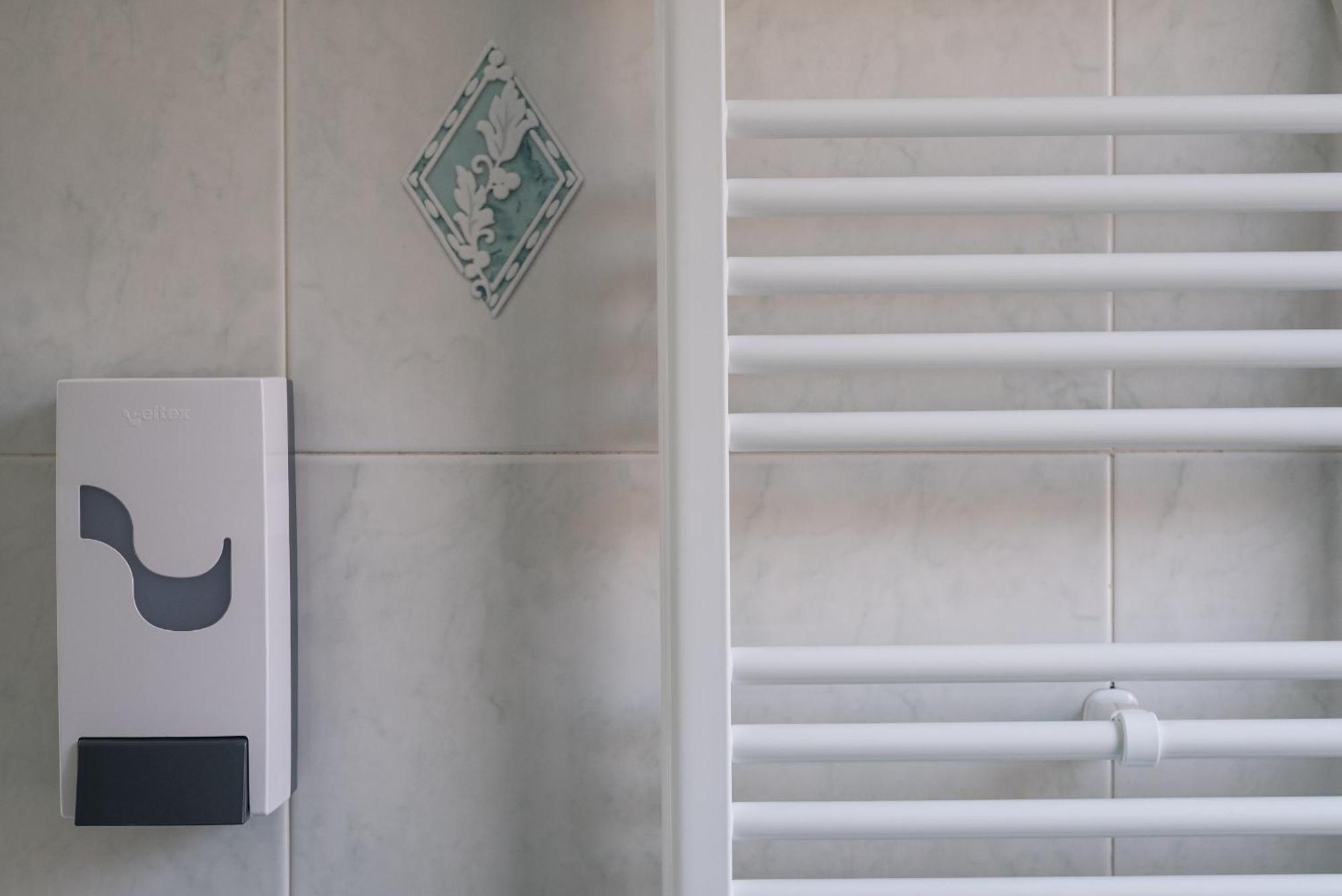 Travelershome Ciampino Airport Guesthouse 600M To Airport 외부 사진