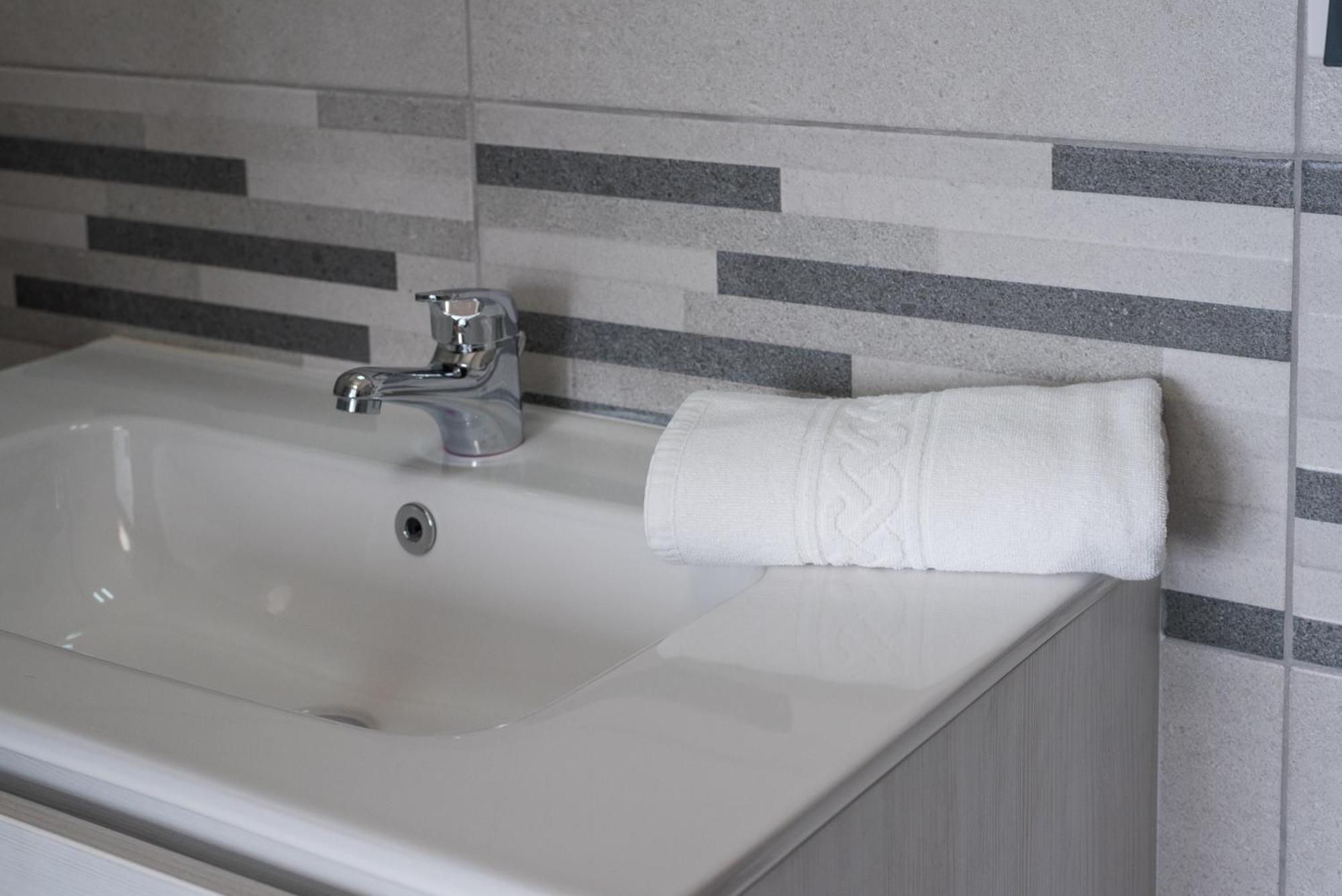 Travelershome Ciampino Airport Guesthouse 600M To Airport 외부 사진