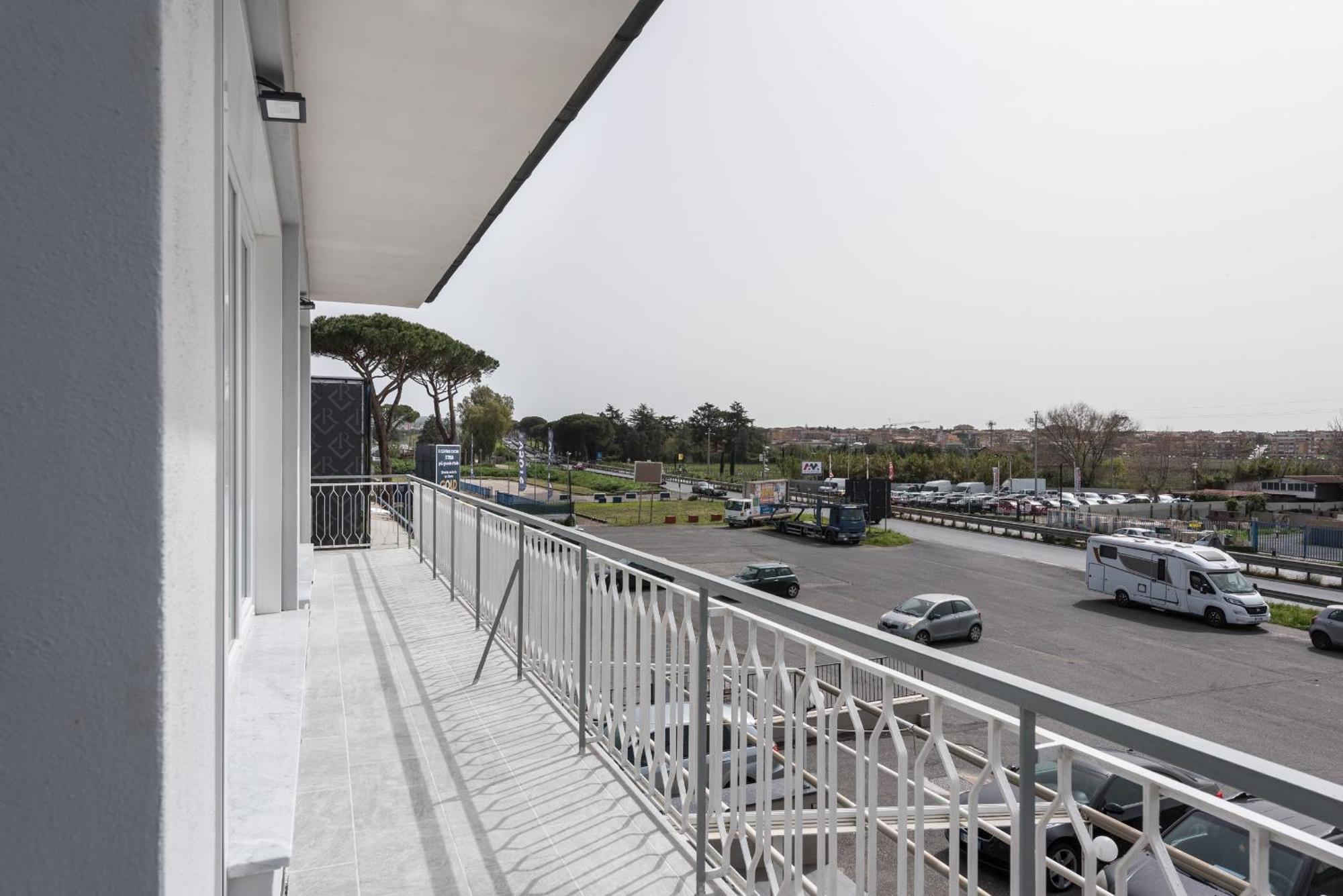 Travelershome Ciampino Airport Guesthouse 600M To Airport 외부 사진