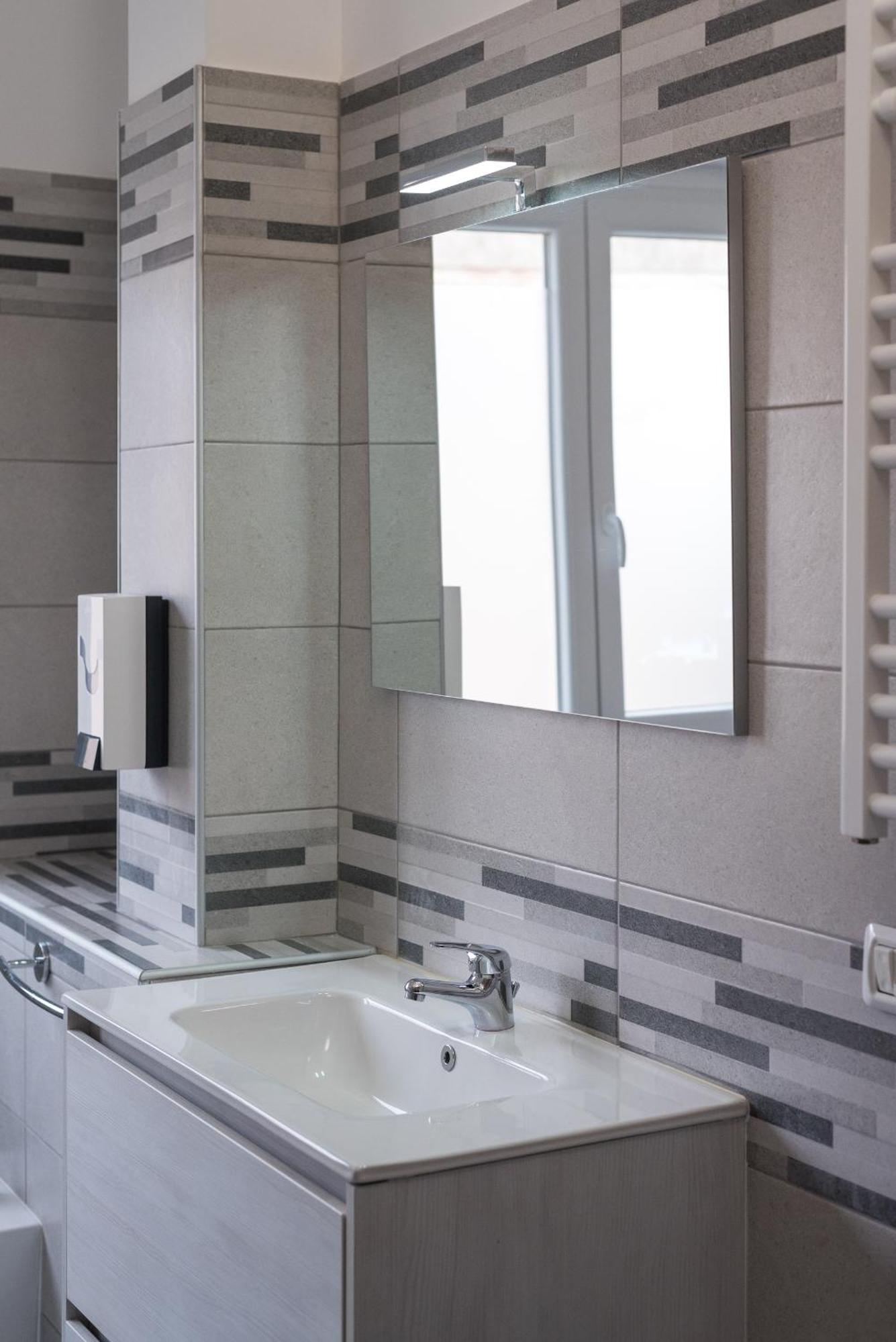 Travelershome Ciampino Airport Guesthouse 600M To Airport 외부 사진