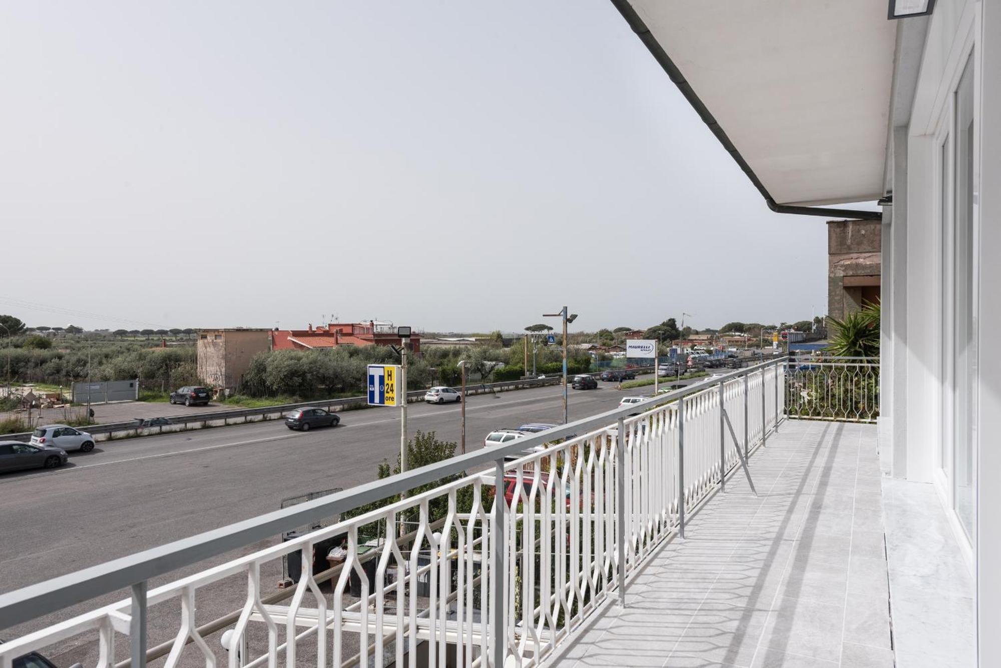 Travelershome Ciampino Airport Guesthouse 600M To Airport 외부 사진